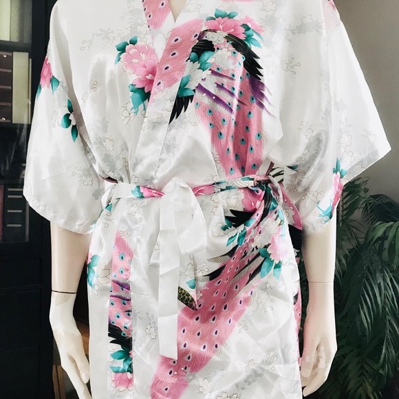 🍒GIFT with 3+ items purchased🍒 Satin kimono style robe - Picture 10 of 14
